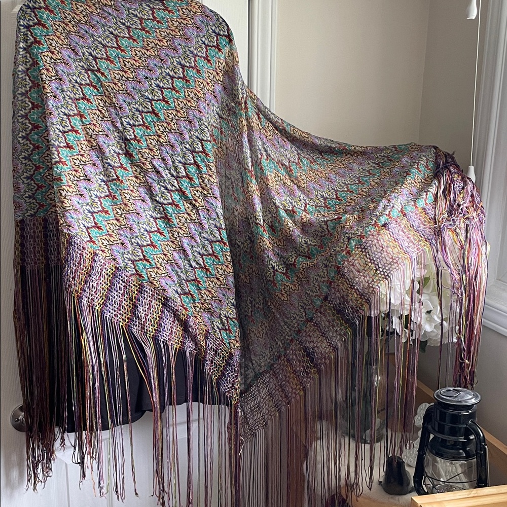 Stunning Piano Shawl!!! Wow. ☺️ Fringe and Colour and Fringe Oh My! Large Square - Picture 16 of 16
